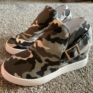 Camo wedge shoes